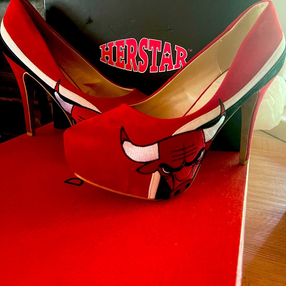 RARE HerStar Chicago Bulls suede heels
